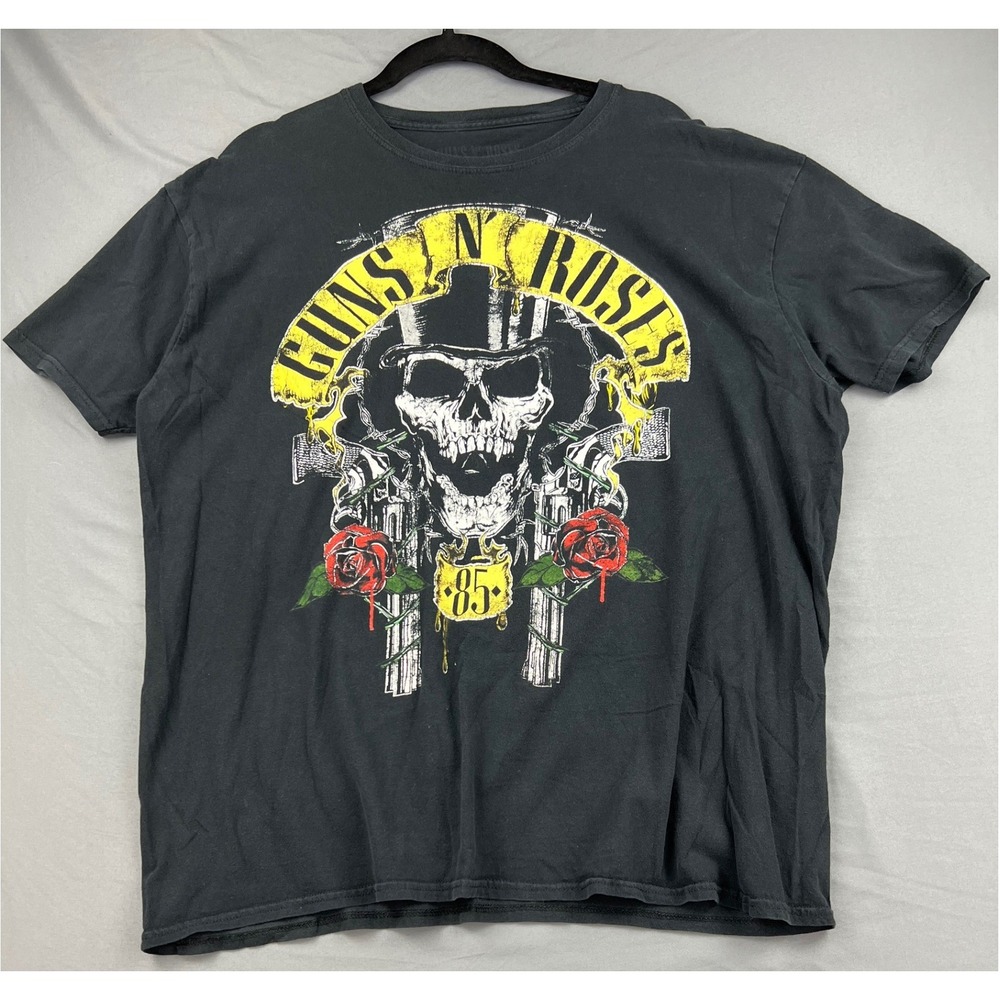 Guns N Roses T-Shirt Mens XL Skull Pistols Roses Graphic Black Rock Band Good